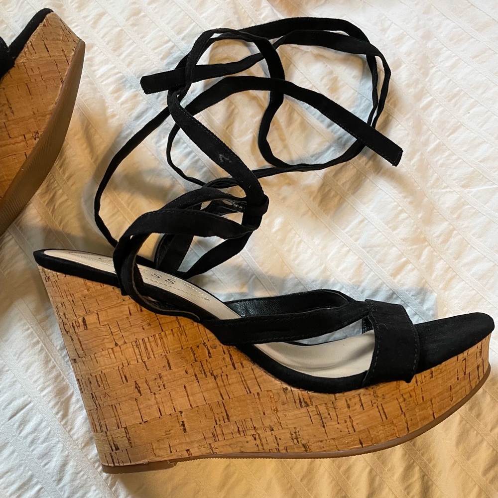 Guess lace up wedges size 8